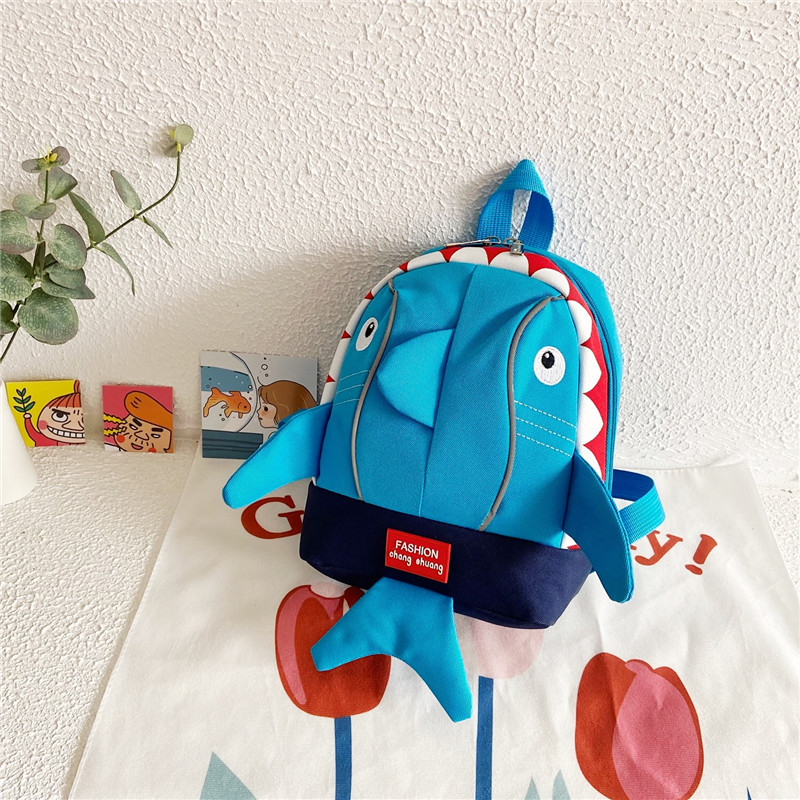 Sac à dos Enfants Design Requin Mignon Bleu Nuit – حقيبة أطفال برسوم القرش - Image 2